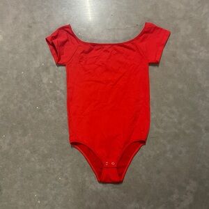 This Forever 21 bodysuit in size medium is a stylish addition to any wardrobe.